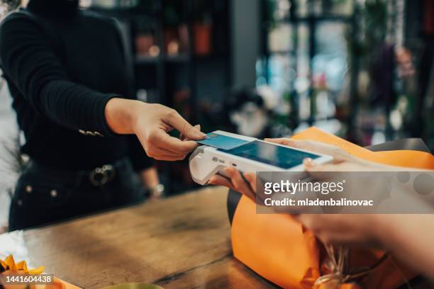 contactless paymen - gift shop stock pictures, royalty-free photos & images