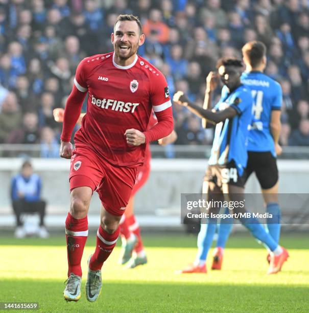 Vincent Janssen celebrates after scoring Royal Antwerp FC second goal from the penalty spot during the Jupiler Pro League match between Club Brugge...