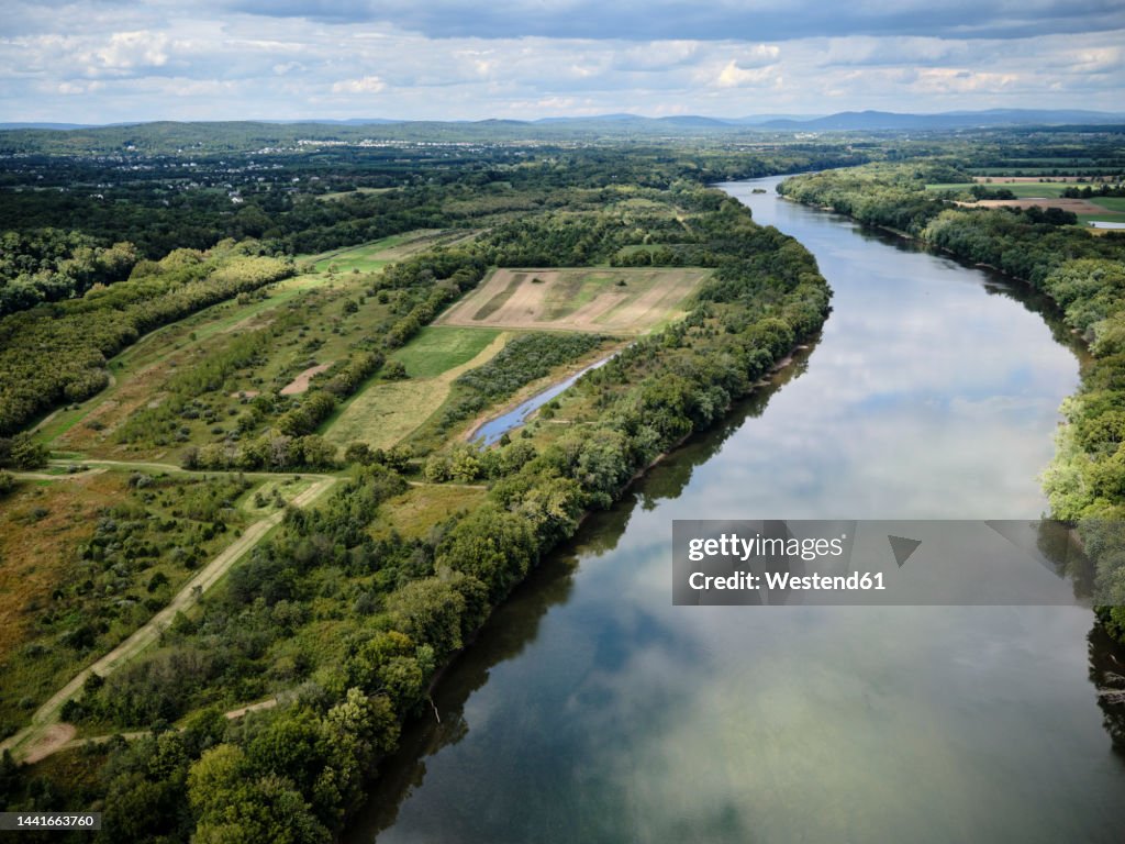 USA, Virginia, Leesburg, Aerial view of Potomac River separating Virginia from Maryland