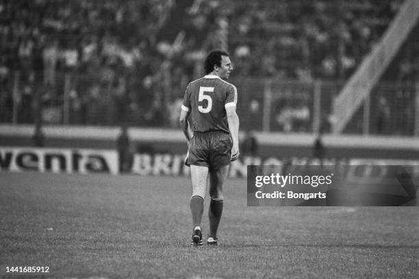 German footballer Franz Beckenbauer in action for Hamburger SV in the friendly between Hamburger SV and West Germany, at the Volksparkstadion in...