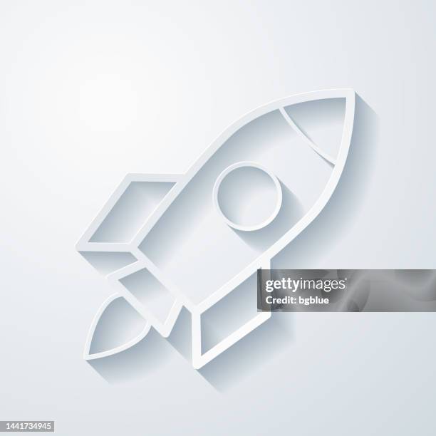 rakete. symbol mit scherenschnitteffekt auf leerem hintergrund - dimensions launch party stock-grafiken, -clipart, -cartoons und -symbole