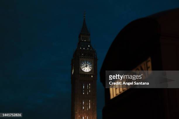 london red telephone booth and big ben at night - royal blue stock pictures, royalty-free photos & images