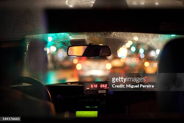 new york city life - looking from rear of vehicle point of view stock pictures, royalty-free photos & images