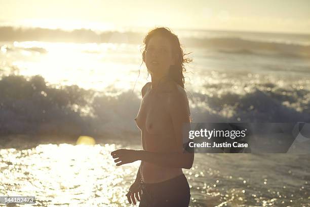 topless woman standing in the ocean - tronco nu imagens e fotografias de stock