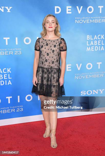 Lexi Simonsen attends the Los Angeles premiere of "Devotion" at Regency Village Theatre on November 15, 2022 in Los Angeles, California.