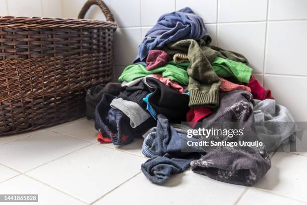 heap of dirty clothes - wasserette stockfoto's en -beelden