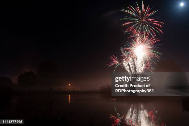 fireworks night 2022 - guy fawkes day fotografías e imágenes de stock