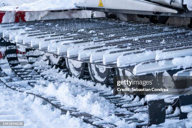 snow groomer truck, ski resort season. - environmental damage photos et images de collection