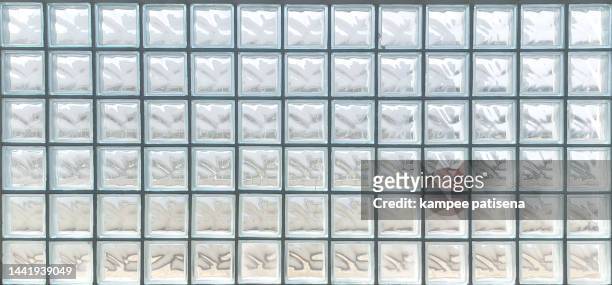 wall from glass blocks, abstract background - glass cube fotografías e imágenes de stock