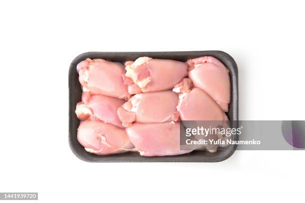 raw chicken meat in black tray. chicken fillet on white background. - chicken on white stockfoto's en -beelden