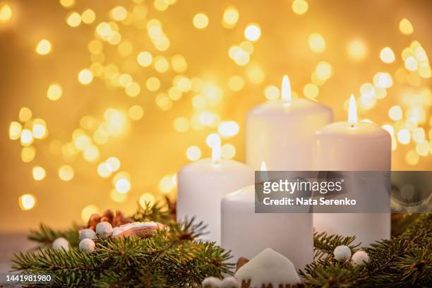 four burning white advent candles in advent wreath decoration on light background. - catholic church christmas 個照片及圖片檔