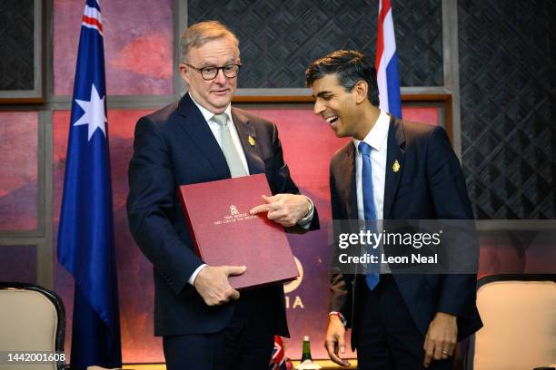 Prime Minister of Australia Anthony Albanese jokes about his jealousy of British Prime Minister Rishi Sunak's document folder quality ahead of a...