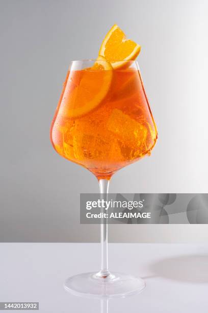 aperol spritz - cocktail isolated stock-fotos und bilder