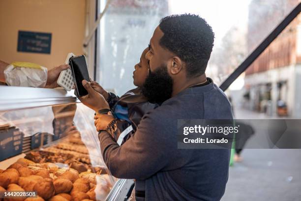 black family domestic life shopping for groceries with contactless payment - paying supermarket stock pictures, royalty-free photos & images