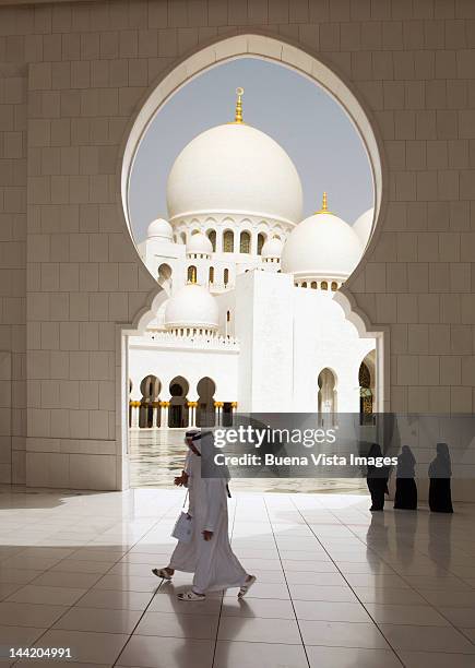 abu dhabi, sheikh zayed mosque - abu dhabi people stock pictures, royalty-free photos & images