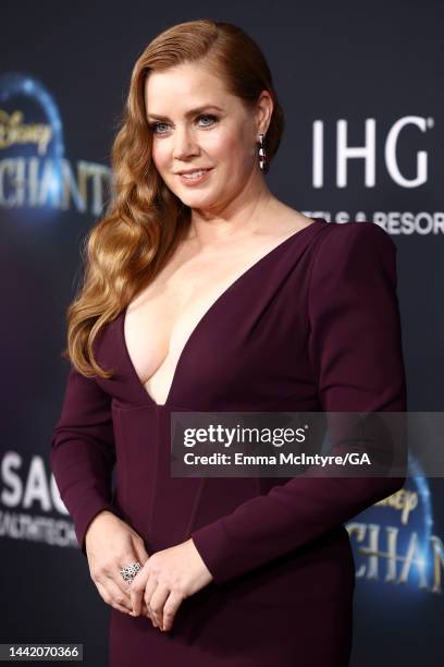 Amy Adams attends Disney's "Disenchanted" Premiere at El Capitan Theatre on November 16, 2022 in Los Angeles, California.