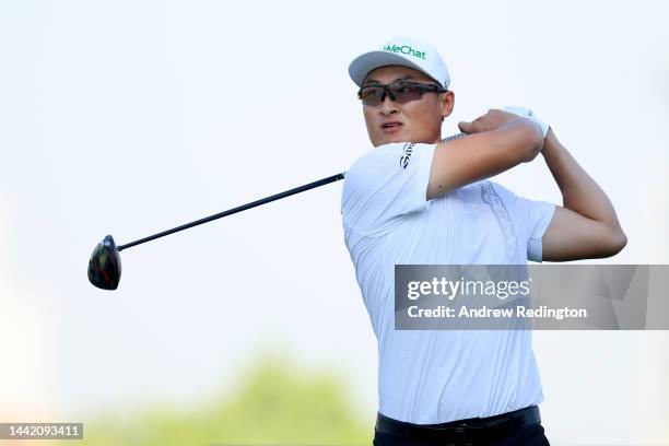 Haotong Li of China play his tee shot on the 2nd hole during Day One of the DP World Tour Championship on the Earth Course at Jumeirah Golf Estates...