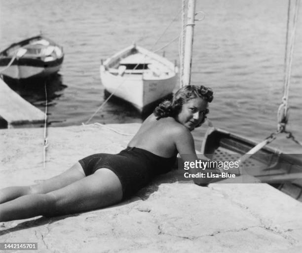belle jeune femme. 1938. - 1938 photos et images de collection