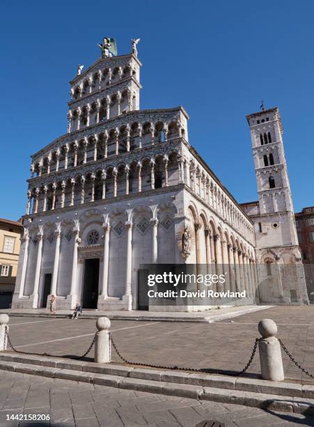 blue sky and the  duomo di san martino in lucca tuscany - lucca stock pictures, royalty-free photos & images