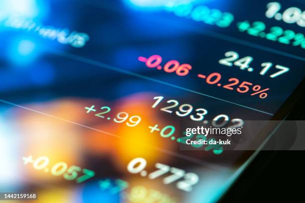 graphiques et données de trading sur écran numérique. tradingview - bureau de change photos et images de collection