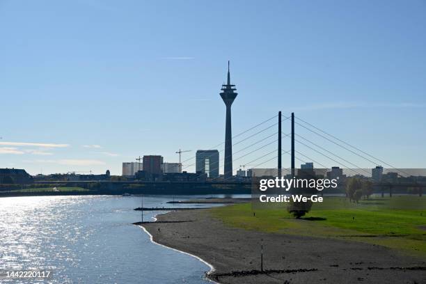 rheinturm and the duesseldorf "city gate" seen from the oberkassel bridge. - porta da cidade imagens e fotografias de stock