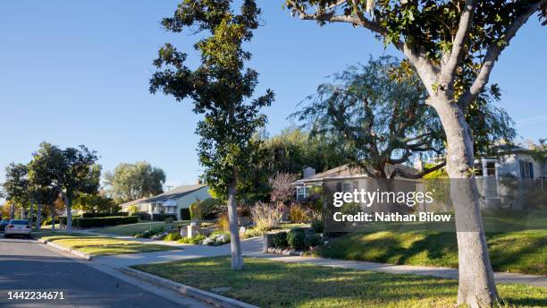 neighborhoods in southern california - altadena stockfoto's en -beelden