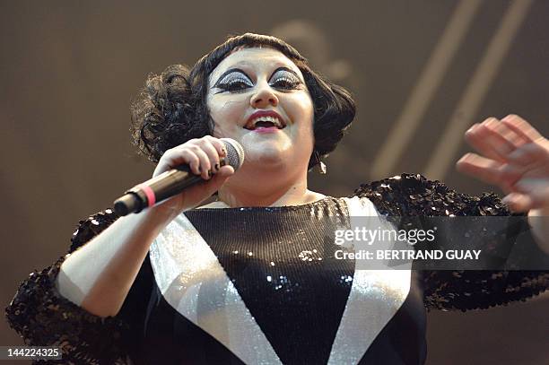 Gossip prend un virage pop sur son nouvel album +A joyful noise+". - Photo prise le 2 décembre 2012 à Paris de la chanteuse Beth Ditto du groupe...