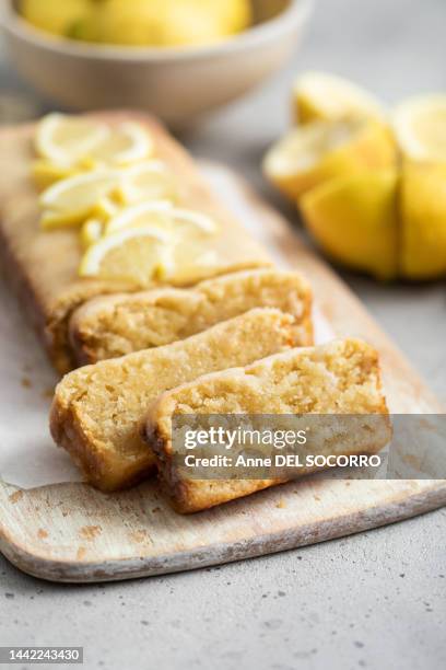 slices of lemon loaf cake - cake table photos et images de collection