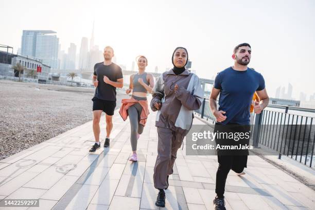 group of runners in dubai - center athlete stock pictures, royalty-free photos & images