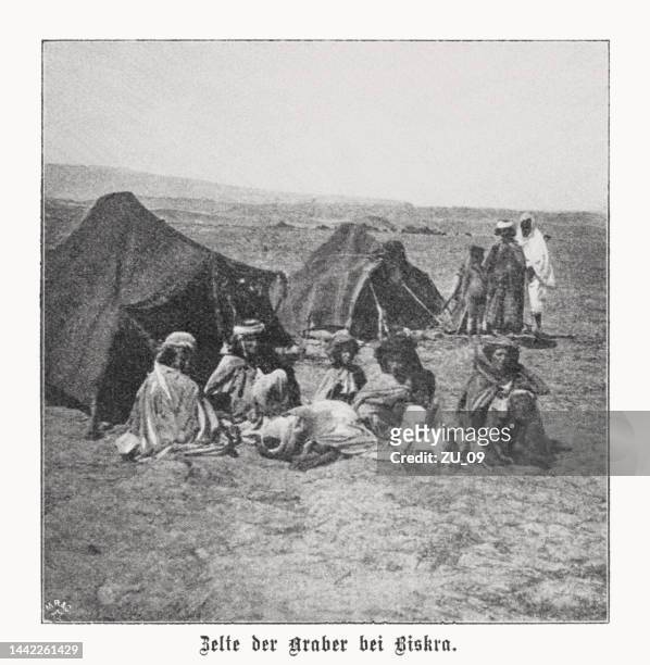 arabische beduinen in der nähe von biskra, algerien. rasterdruck, erschienen 1899 - bedouin stock-grafiken, -clipart, -cartoons und -symbole