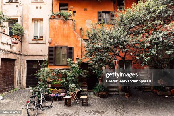 residential neighbourhood with old apartment buildings in rome, italy - trastevere stock-fotos und bilder