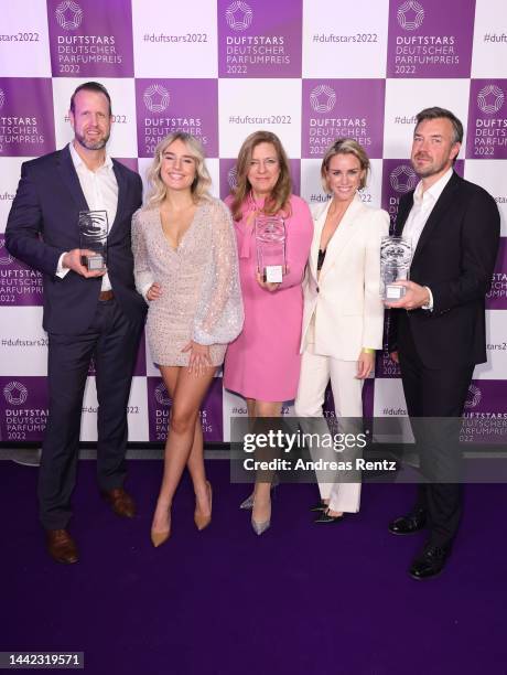 Mario Kirchner , Laura Block, Yvonne Rostock , Sandra Kuhn and Thilo Schläwe pose with their awards during the Duftstars 2022 on November 17, 2022 in...