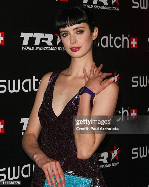 Krysten Ritter Wow Purple Snowboard Photos and Premium High Res Pictures - Getty Images
