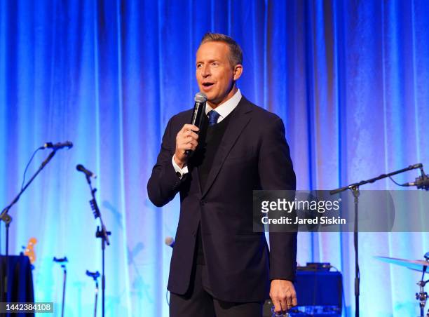 Chris Wragge speaks on stage during Samuel Waxman Cancer Research Foundation 25th Anniversary Gala at Cipriani Wall Street on November 17, 2022 in...