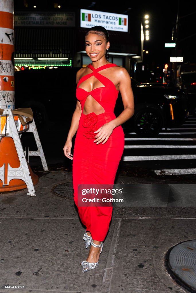 https://media.gettyimages.com/id/1442413825/photo/celebrity-sightings-in-new-york-city-november-17-2022.jpg?s=1024x1024&w=gi&k=20&c=NbUqmoVWikIUpXR-XCpdn4m71H4RfMUao21X7Ieod5U=