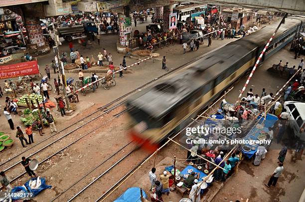 life with train - dhaka stock-fotos und bilder