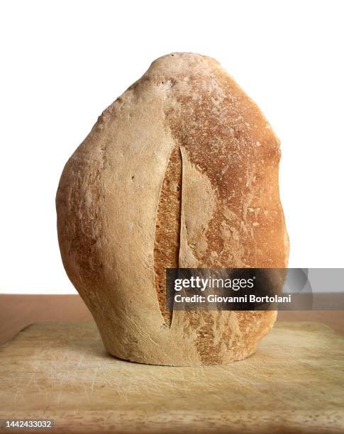 tuscany bread on wood table - aperitivo plato de comida imagens e fotografias de stock