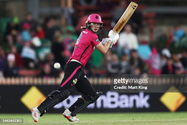 Ellyse Perry of the Sixers bats during the Women's Big Bash League match between the Sydney Sixers and the Sydney Thunder at North Sydney Oval, on...