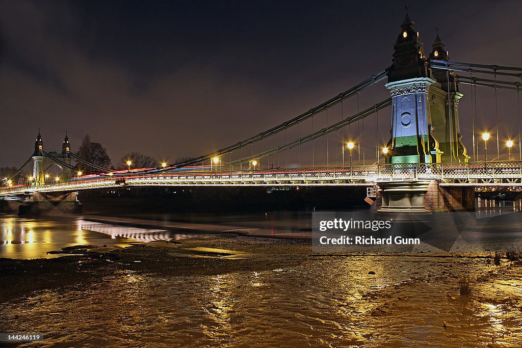 Hammersmith Bridge in London at night