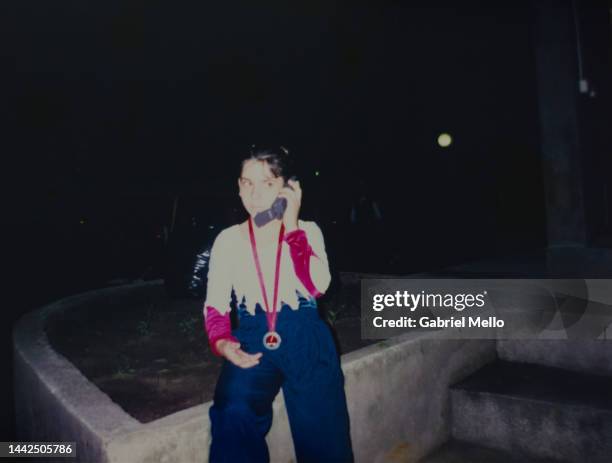 portrait of girl talking on a phone in 1998 - phone 90s stock pictures, royalty-free photos & images