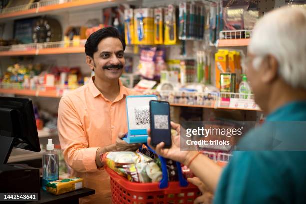 customer scanning qr code with smartphone at store - apple pay stock pictures, royalty-free photos & images