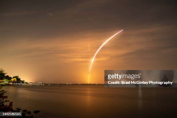 falcon 9 rocket launch - cabo canaveral - fotografias e filmes do acervo
