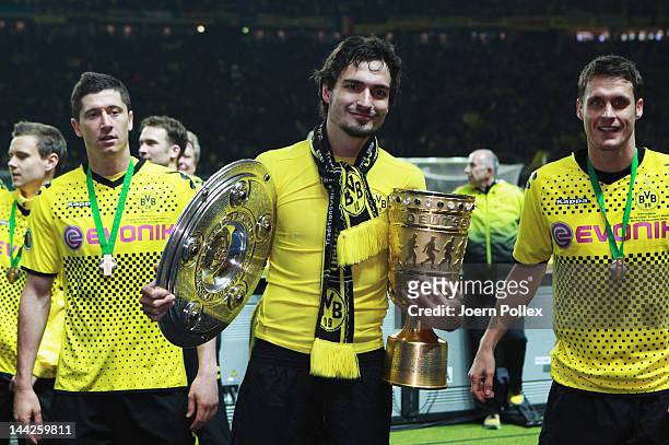 Mats Hummels , Sebastian Kehl and Robert Lewandowski of Dortmund celebrate with the cup after winning the DFB Cup final match between Borussia...