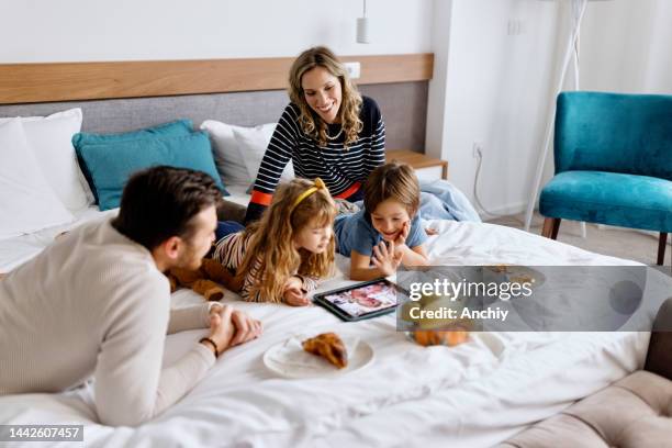 happy family on a video call with grandmother - quarto-de-hotel imagens e fotografias de stock