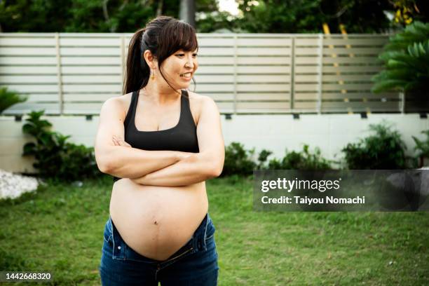 portrait of a woman about to give birth. - i love my wife stock pictures, royalty-free photos & images