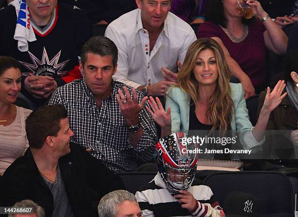 Erin Andrews and Chris Fowler attend New York Rangers vs Washington Capitals playoff game at Madison Square Garden on May 12, 2012 in New York City.