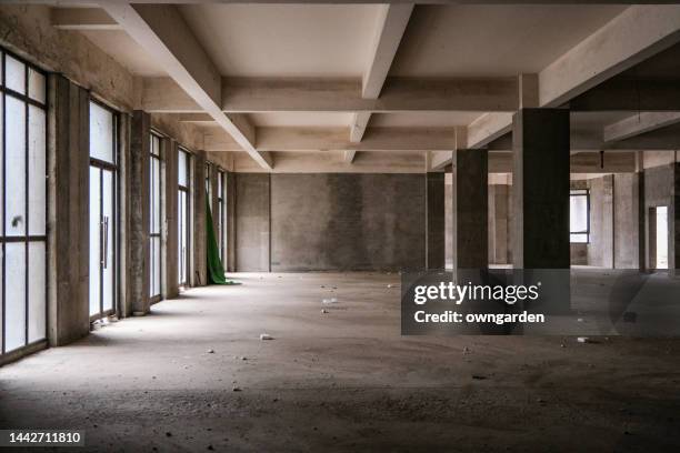 empty unfinished concrete building interior - geographical locations foto e immagini stock
