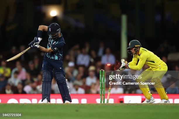 Adam Zampa of Australia dismisses Moeen Ali of England during Game 2 of the One Day International series between Australia and England at Sydney...