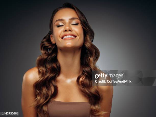 beautiful woman - hair model stockfoto's en -beelden