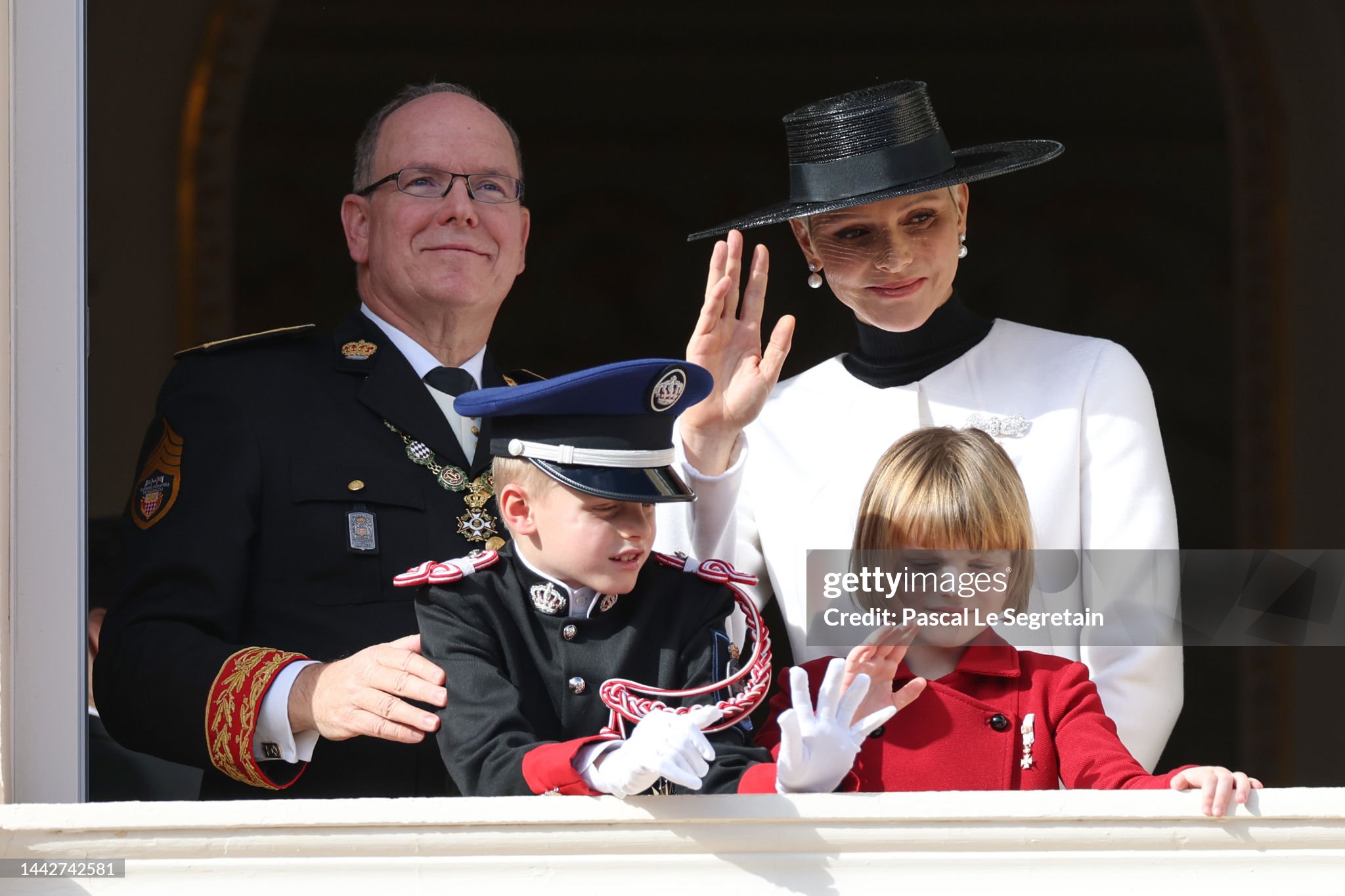 monaco-national-day-2022.jpg?s=2048x2048&w=gi&k=20&c=PSSxK9ztyytb19t4Qd-d7zrNZqn1xG6vFRuVkoH-YoE=